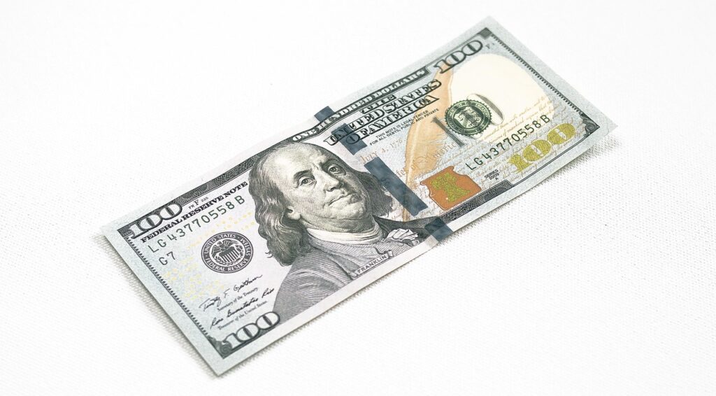 つみたてNISAの最低投資金額は100円で始めるメリットは？