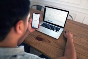 投資信託と個別株の違いは何ですか？